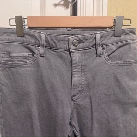 Lands’ End Grey Mid Rise Straight Leg Women’s Jeans Sz 6 - Picture 2 of 12